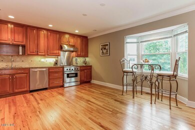 007-Kitchen-1041755-mls