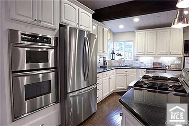 The gourmet kitchen featuring a Vicking stove, Bos