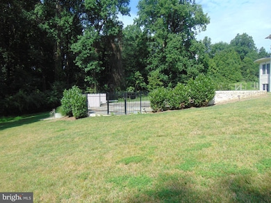 1027 Towlston Rd, McLean, VA 22102 - photo 5