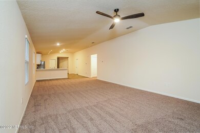 003-photo-living-room-11923893