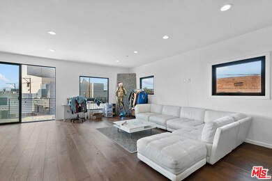 1906 S Palm Grove Ave, Los Angeles, CA 90016 - photo 3