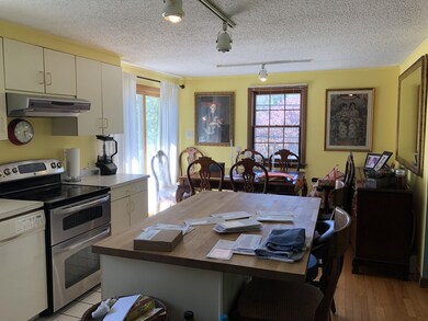 15 Wentworth Manor Dr, Amherst, MA 01002 - photo 2