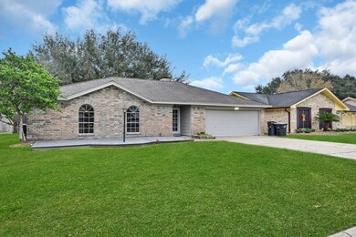 1513 Kings Park Dr, Alvin, TX 77511 - photo 2