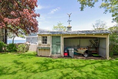 012-photo-backyard-8332634