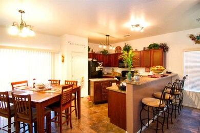 Dining & Kitchen