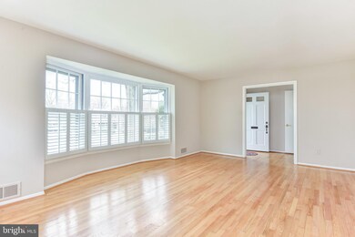 825 Elaine Ct, Alexandria, VA 22308 - photo 6