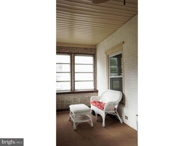 525 Beacon Ave, Paulsboro, NJ 08066 - photo 3