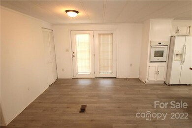 301 Walnut St, Clover, SC 29710 - photo 4