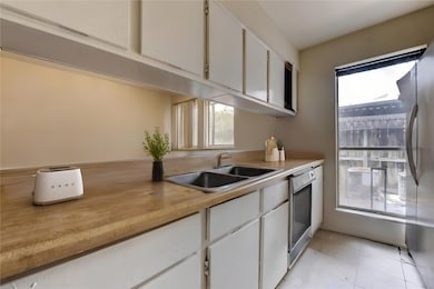 3901 Woodchase Dr unit 59, Houston, TX 77042 - photo 3