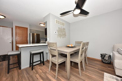 10152 W Whitnall Edge Dr unit E, Franklin, WI 53132 - photo 7