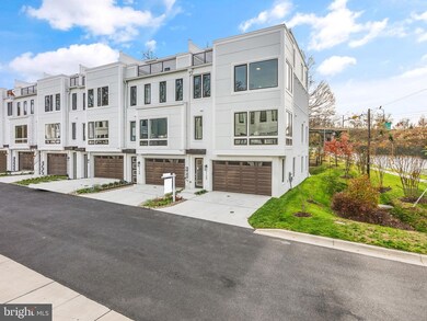 3736 Glenmoor Reserve Ln, Chevy Chase, MD 20815 - photo 2