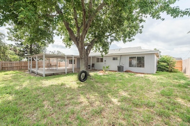 Huge Fenced Yard - 963 Tope Street