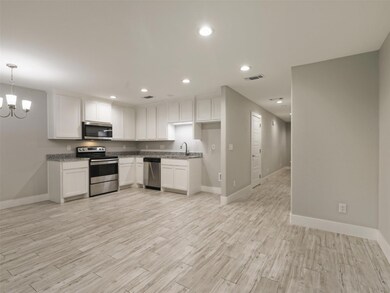 818 W Walker St, Denison, TX 75020 - photo 2