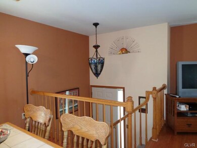 699 Oakwood St, Easton, PA 18045 - photo 2