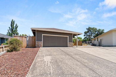 876 Ridgeway Cir, Medford-27