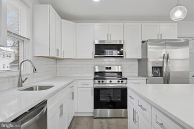 327 Seneca St, Essington, PA 19029 - photo 5