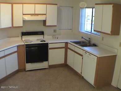 8774 E Squaw Peak Dr, Tucson, AZ 85730 - photo 3