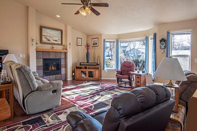 753 NE Nickernut Ave Redmond-print-003-0