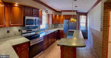 2223 Noble St, Reading, PA 19609 - photo 6