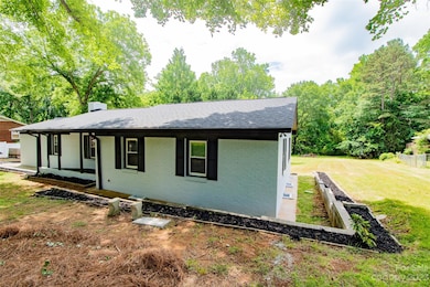 541 Forest Way Dr, Fort Mill, SC 29715 - photo 3