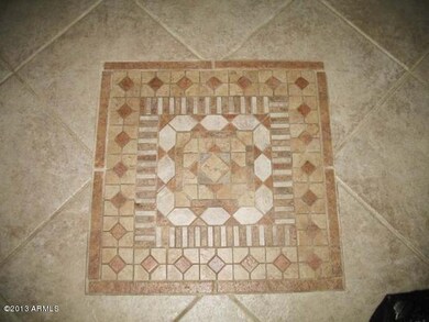 Tile design in Foyer Floor
