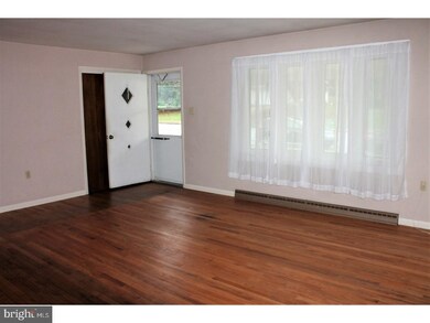 527 Lyman Ave, Womelsdorf, PA 19567 - photo 3