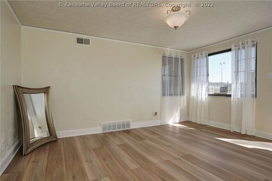 215 28th St, Dunbar, WV 25064 - photo 4