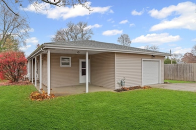 911 S Longview Rd, Monticello, IL 61856 - photo 4