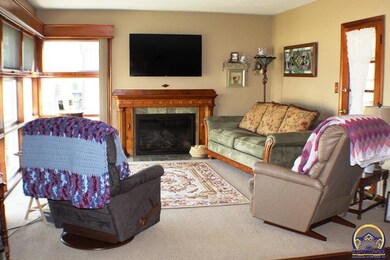 1405 SW Burnett Rd, Topeka, KS 66604 - photo 2