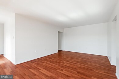 607 Center St unit 204, Herndon, VA 20170 - photo 6