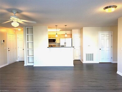 2600 Pennoak Way unit H, Greensboro, NC 27407 - photo 4