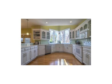 Pretty glass tile backsplash & newer stainless ste