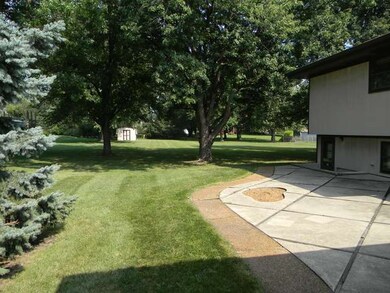 11S565 Walter Ln, Naperville, IL 60564 - photo 2