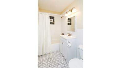 521 Jackson Blvd unit A-2, Forest Park, IL 60130 - photo 3