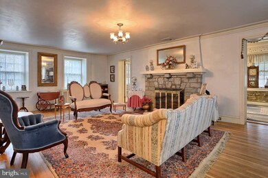 354 E Chocolate Ave, Hershey, PA 17033 - photo 7