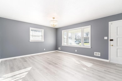 3411 Tuba Dr, Louisville, KY 40216 - photo 6