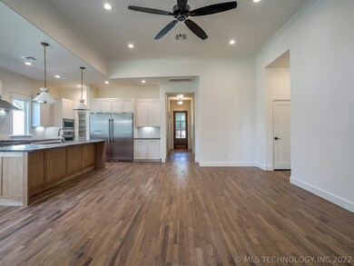 1016 E 37th St, Tulsa, OK 74105 - photo 6