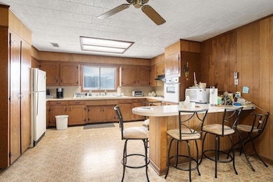 Kitchen with Breakfast  Bar