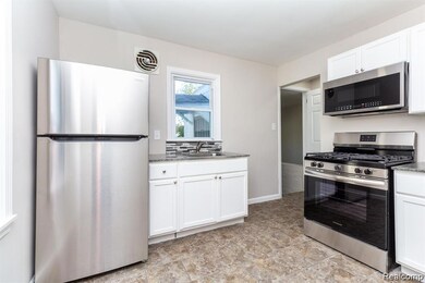 8269 Westminster Ave, Warren, MI 48089 - photo 6