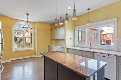 ...and space for informal dining/eat-in kitchen, too!