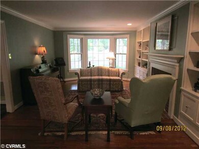 Living Room - Living room has recess lights and bu