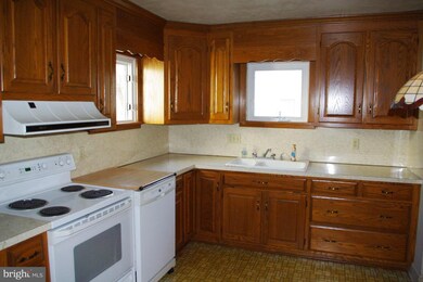 546 S Queen St, Littlestown, PA 17340 - photo 7