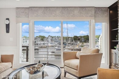 01_409LakeDr_Unit11_165_LivingRoom_LowRe