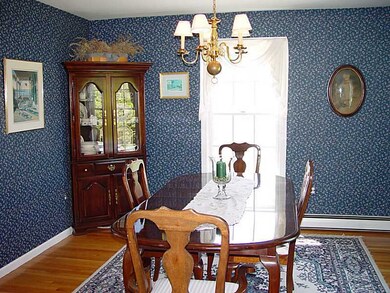 322 Vaucluse Ave, Middletown, RI 02842 - photo 5