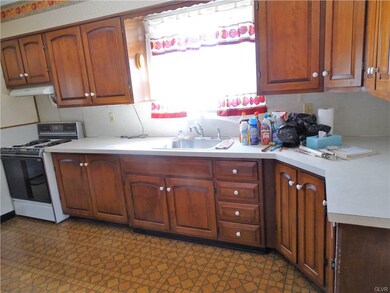 605 2nd St, Whitehall, PA 18052 - photo 4