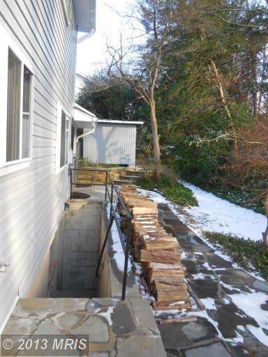 9525 Stevebrook Rd, Fairfax, VA 22032 - photo 4