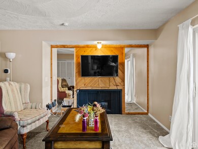 426 E Creekside Cir unit B, Murray, UT 84107 - photo 3