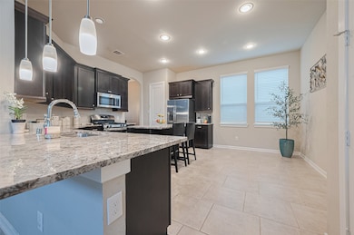 Full size Kitchen