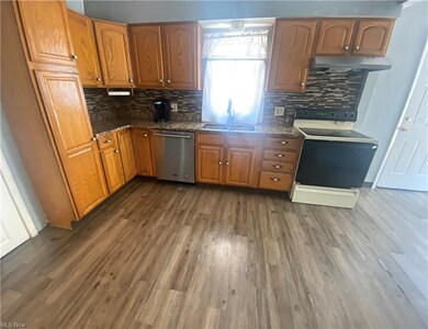 SPACIOUS UPDATED KITCHEN WITH GRANITE.