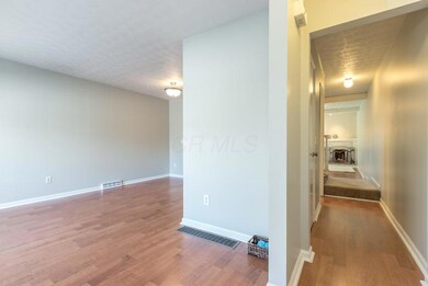 1563 Sandringham Court-4-SMALL